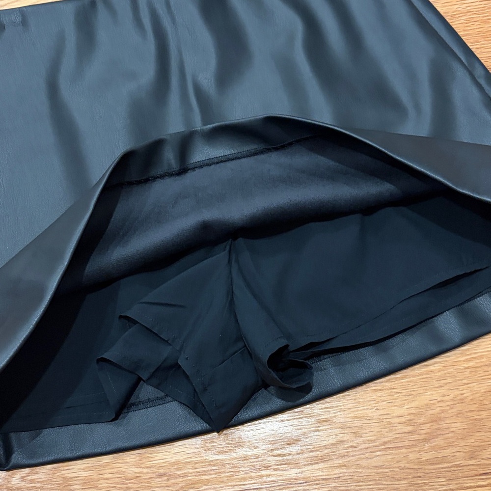 Abercrombie & Fitch Scarlett Vegan Leather Mini Skort - Picture 9 of 12